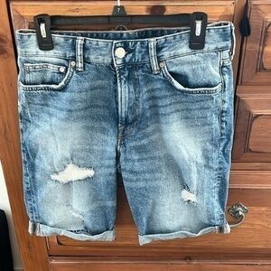 H&M EUC Men’s Slim Fit Blue Denim Distressed Shorts Size 30